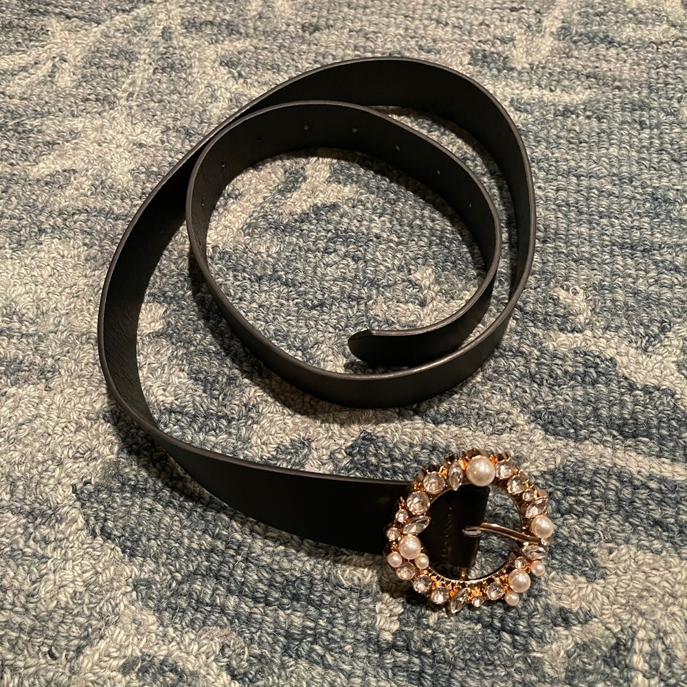 Pearl and rhinestone buckle belt